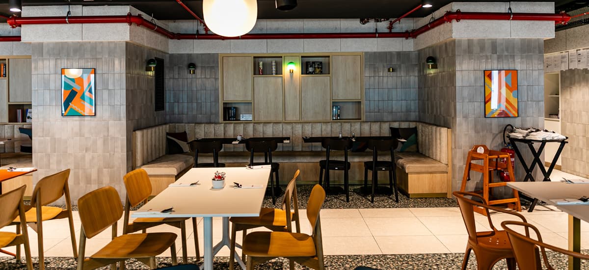 Hotel pleyel wyndham H4 bar restaurant